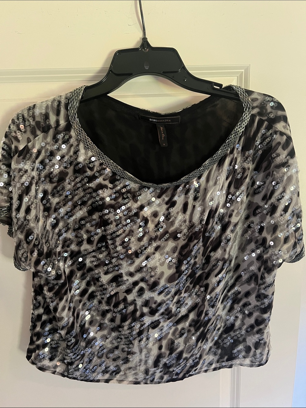 BCBGMaxAzria Black & Gray Sequin Animal Print Short Sleeve Blouse